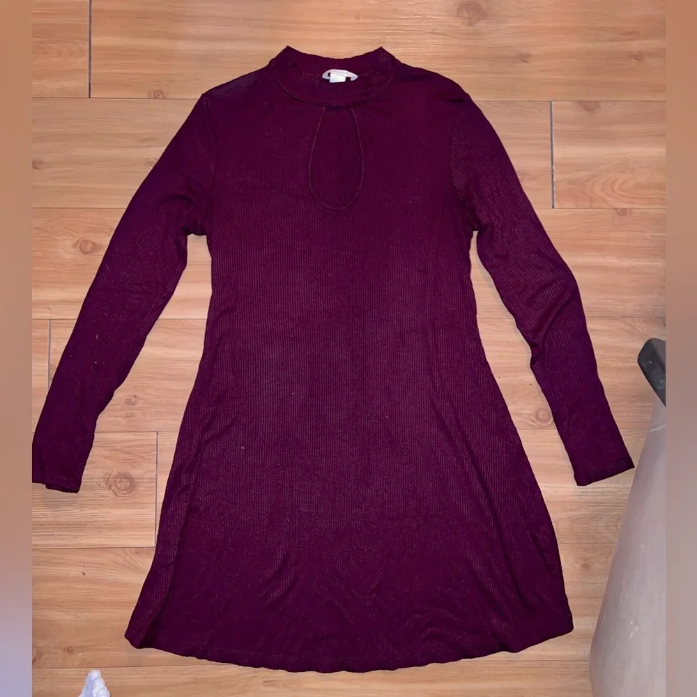 Burgundy dress, choker style with small opening in neck. - Picture 1 of 1